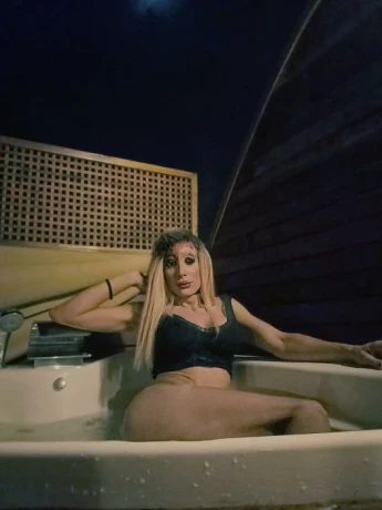 Paula Love