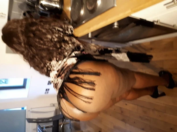 Ebony bouncy booty