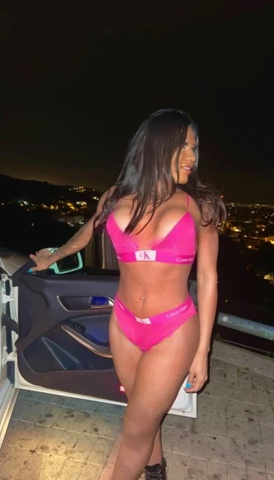 Sarah Bella